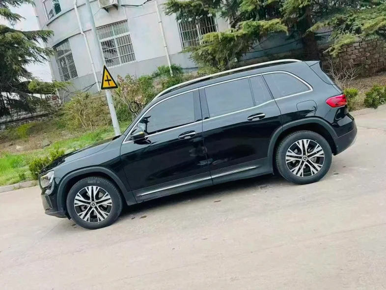 奔驰GLB 正面外观三