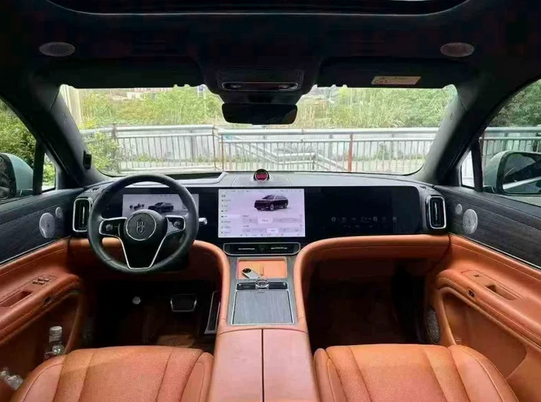 华为智选问界 后面外观一