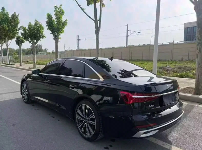 奥迪A6L 内饰前排