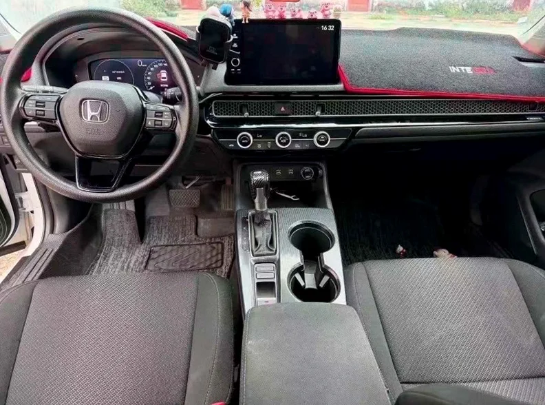 本田型格 后面外观二