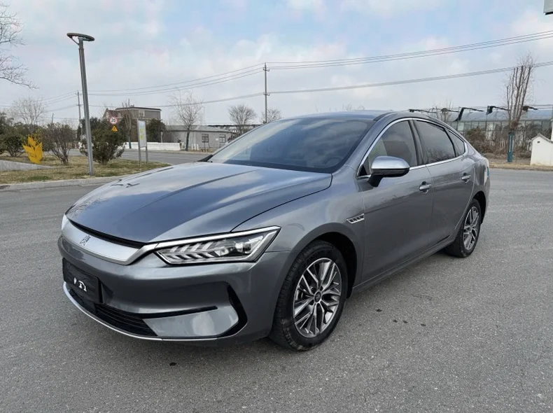 比亚迪秦 正面外观三