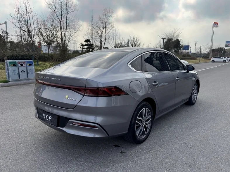 比亚迪秦 后面外观二