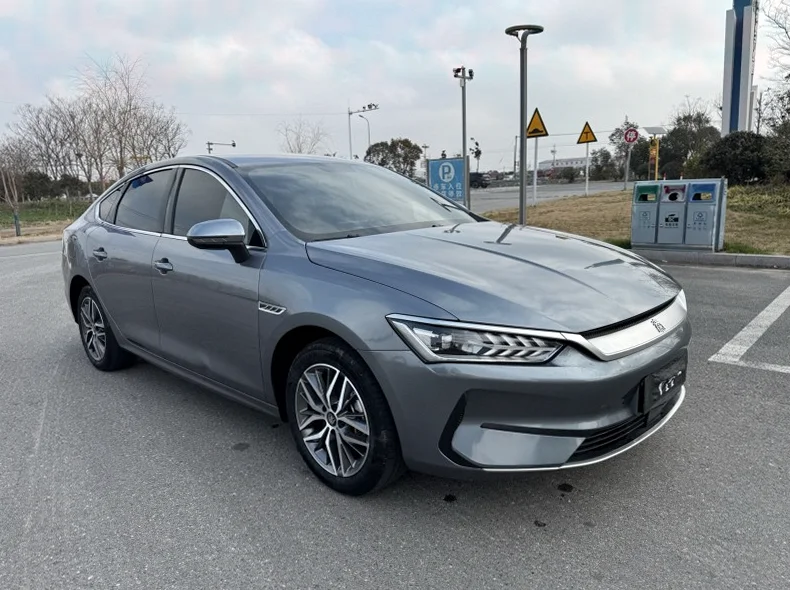 比亚迪秦 正面外观二