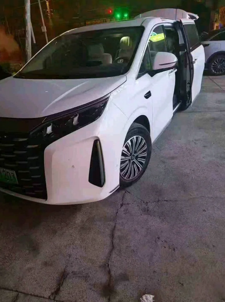 比亚迪夏 正面外观三