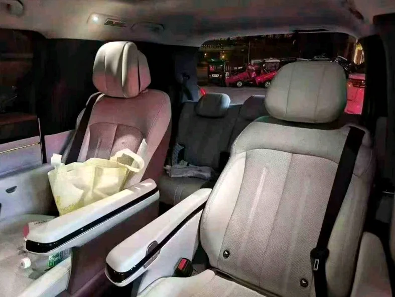 比亚迪夏 内饰前排