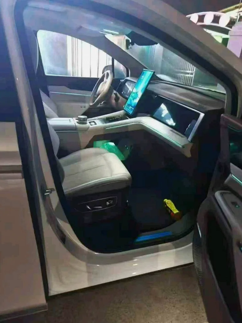 比亚迪夏 内饰后排