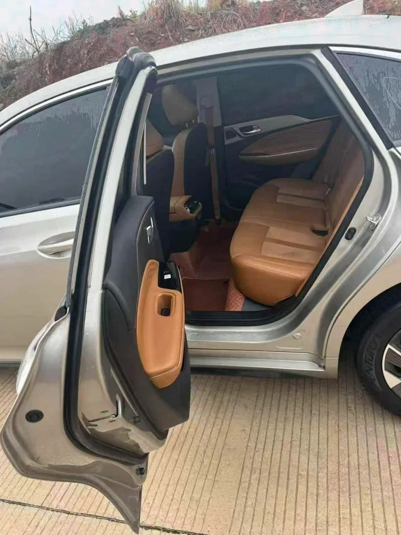 传祺埃安S 内饰前排