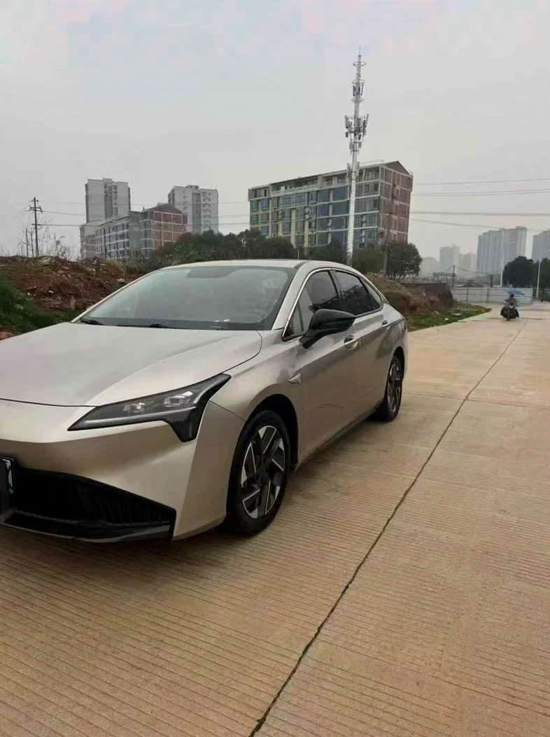 传祺埃安S 正面外观三