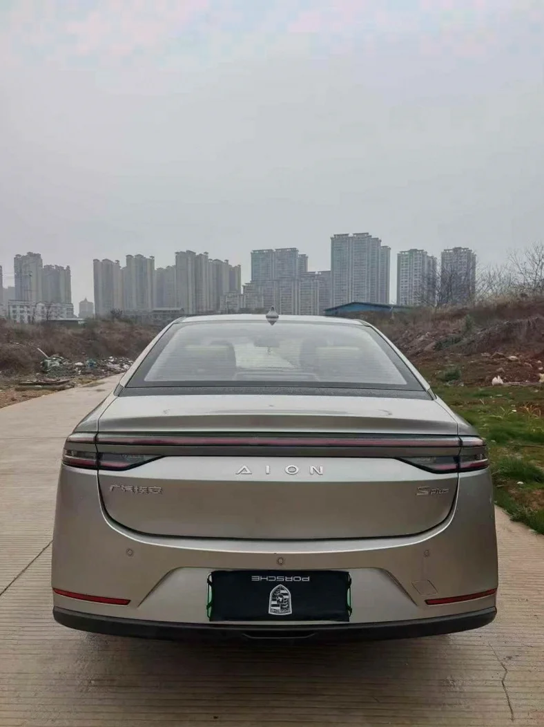 传祺埃安S 内饰后排