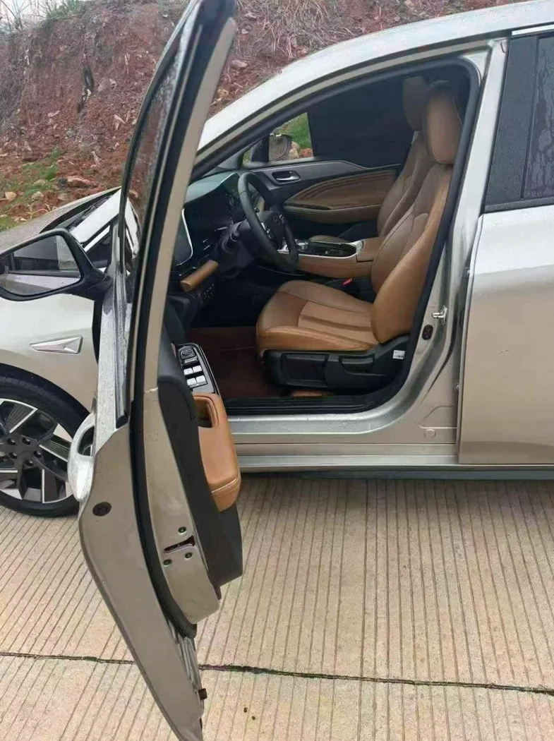 传祺埃安S 后面外观一