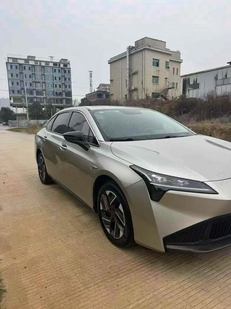 传祺埃安S 正面外观二