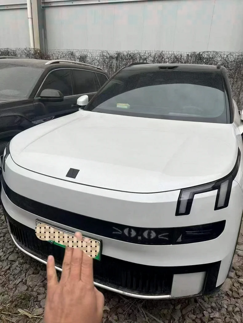 极氪汽车009 正面外观二