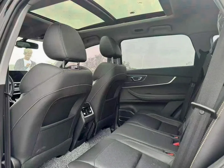 奇瑞瑞虎 内饰前排