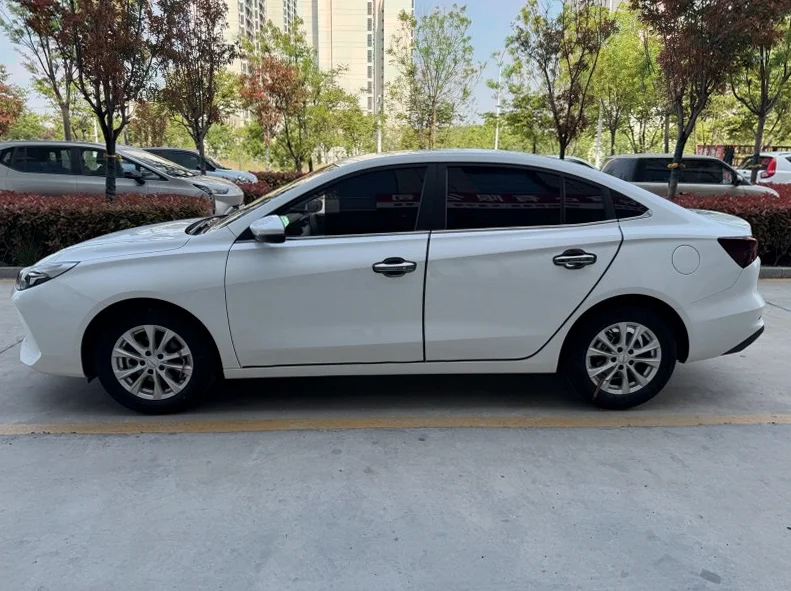 荣威i5 内饰前排