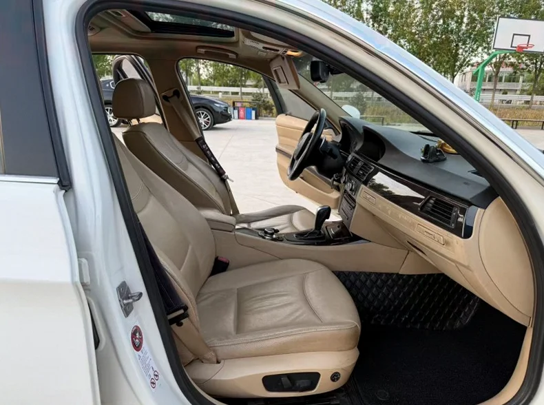 宝马3系 后面外观一