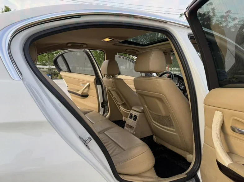 宝马3系 后面外观二