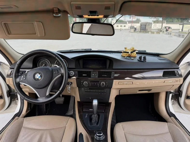 宝马3系 正面外观三