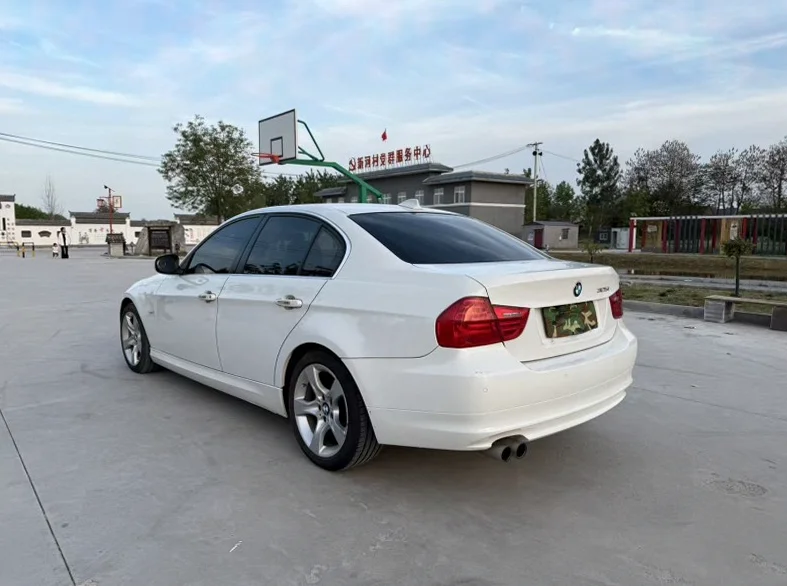 宝马3系 正面外观二