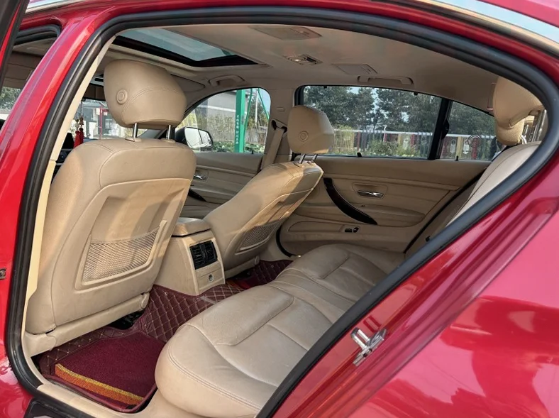 宝马3系 内饰前排