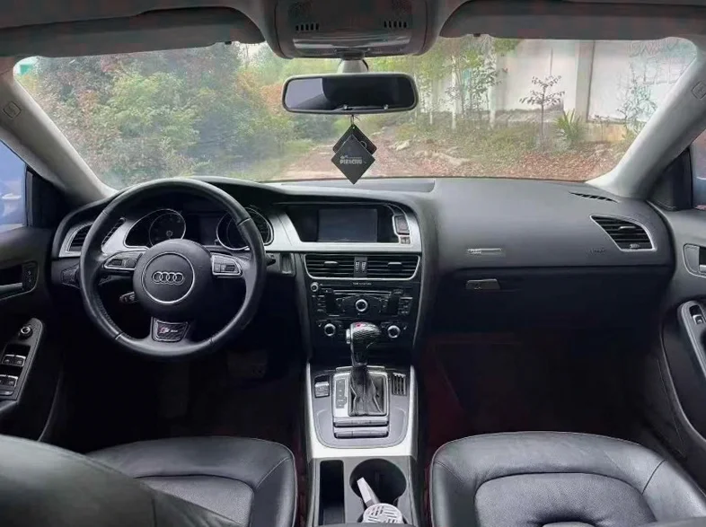 奥迪A5 内饰后排