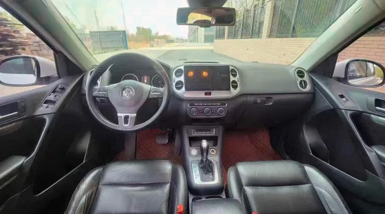 大众途观 驾驶室