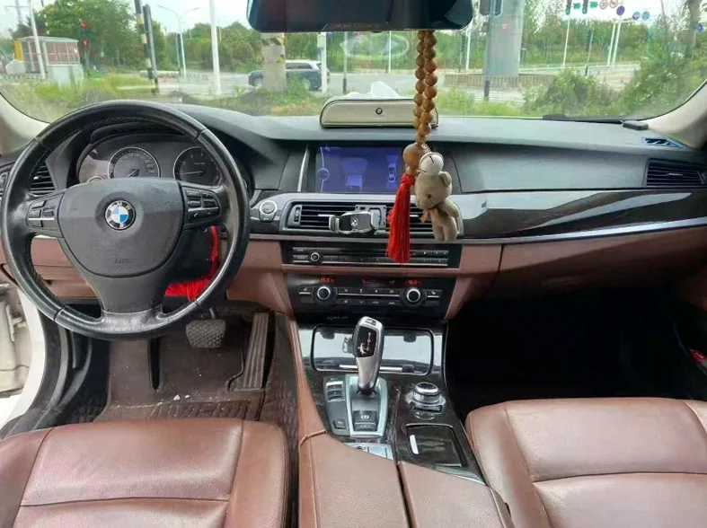 宝马5系 后面外观一