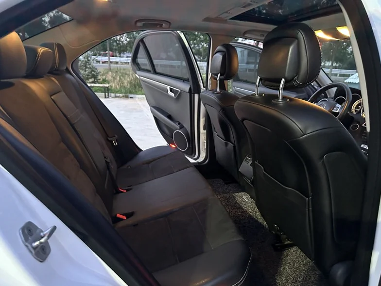 奔驰C 后面外观三