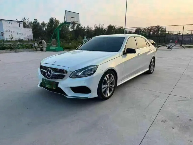 奔驰E 正面外观二