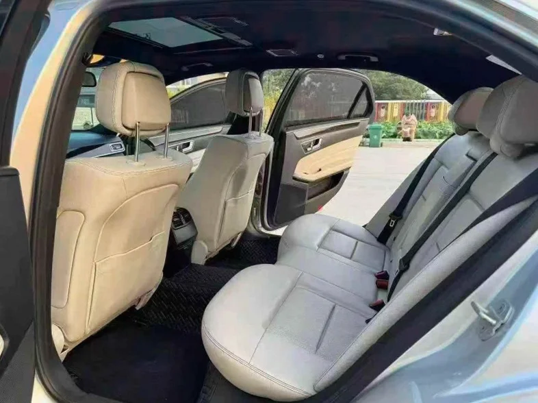 奔驰E 后面外观三