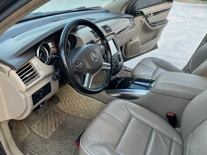 奔驰R 正面外观三