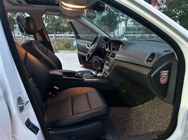 奔驰C 后面外观二