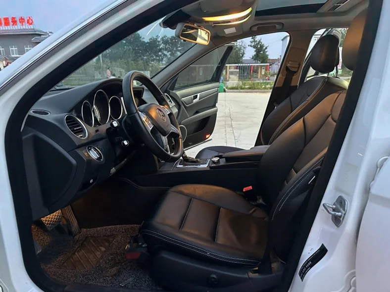 奔驰C 正面外观三