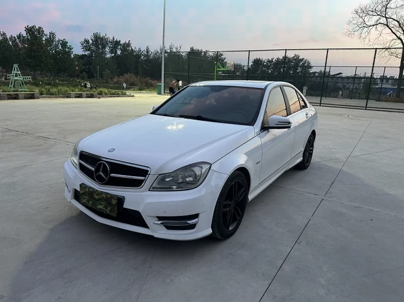 奔驰C 正面外观二