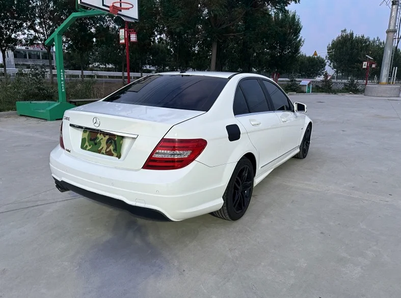 奔驰C 内饰后排