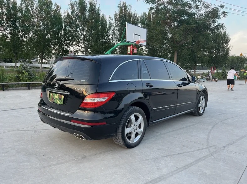 奔驰R 内饰后排