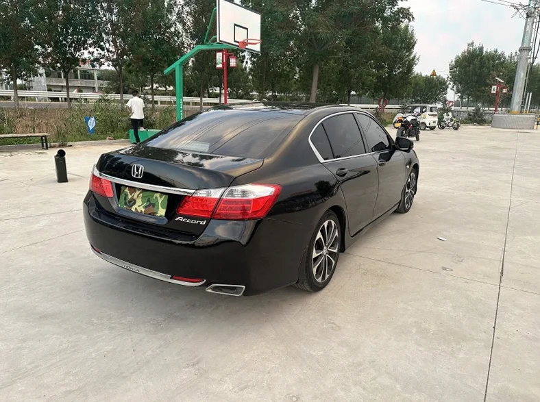 本田雅阁 内饰后排