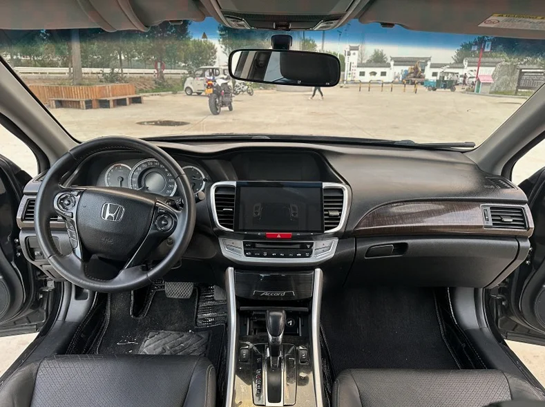 本田雅阁 后面外观一