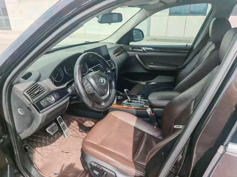 宝马X3 后面外观三