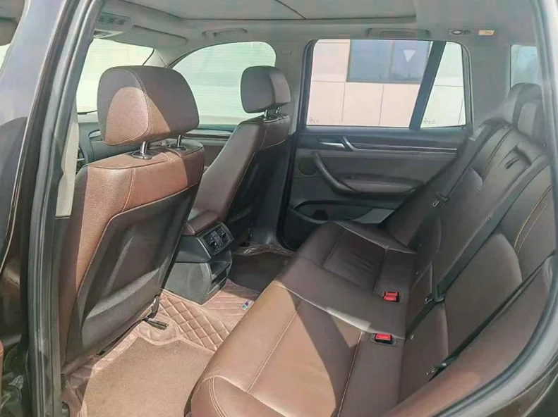 宝马X3 后面外观二