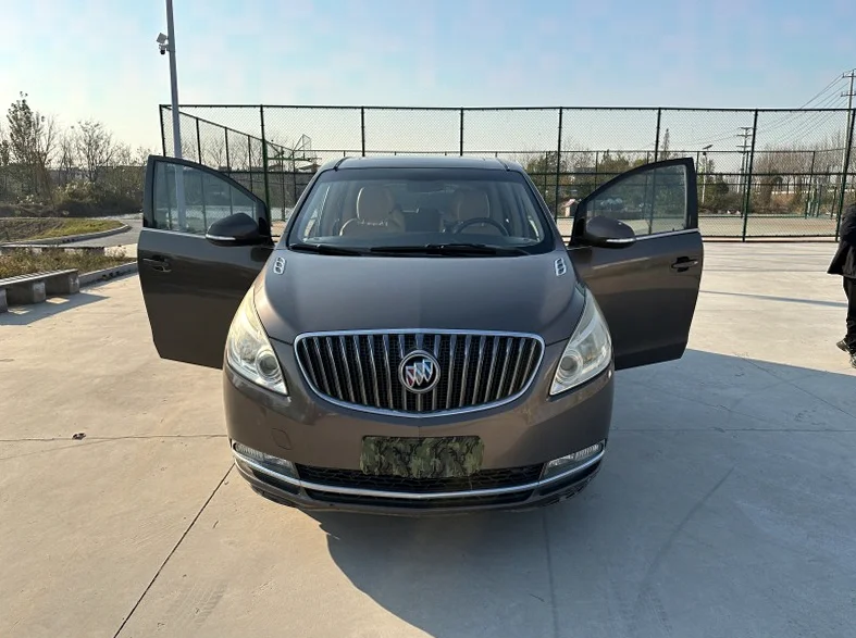 别克GL8 内饰前排