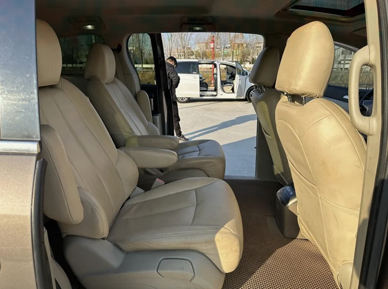 别克GL8 后面外观三