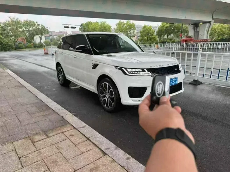 路虎揽胜运动 正面外观二