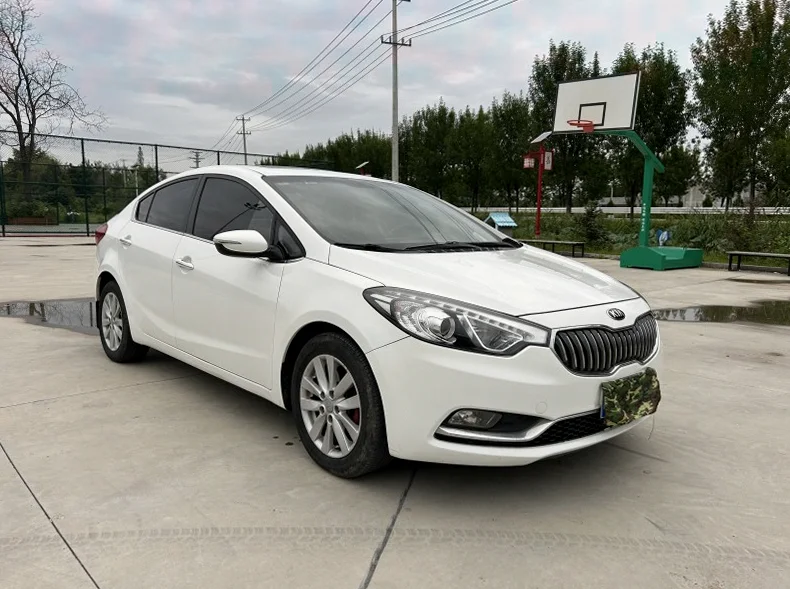 起亚K3 正面外观二