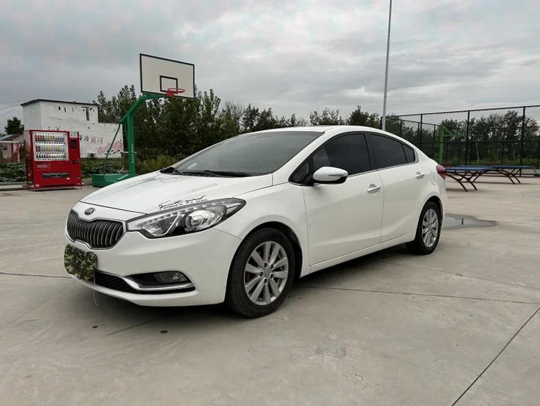 起亚K3 正面外观三