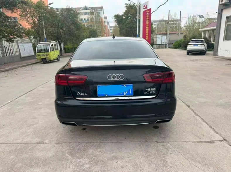 奥迪A6L 内饰后排