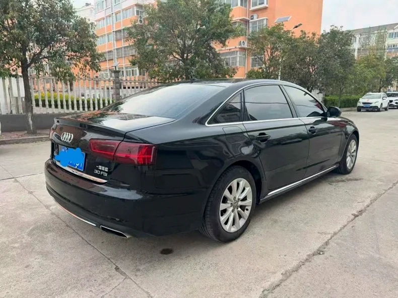 奥迪A6L 内饰前排