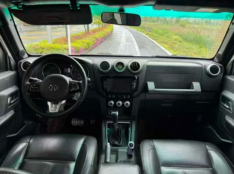 北京BJ40 内饰前排