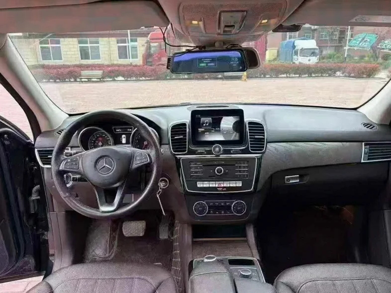 奔驰GLE 后面外观一