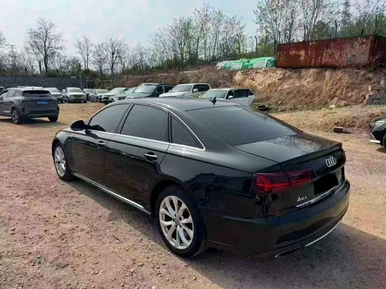 奥迪A6L 内饰后排