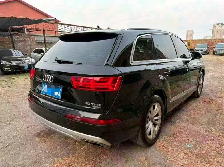 奥迪Q7 后面外观三